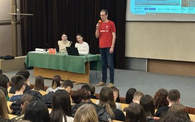 Sastanak srednjoškolskih učenika volontera sa Sarom Žaček, voditeljicom Centra za nestalu i zlostavljanu djecu Osijek – poludnevni boravak u Našicama