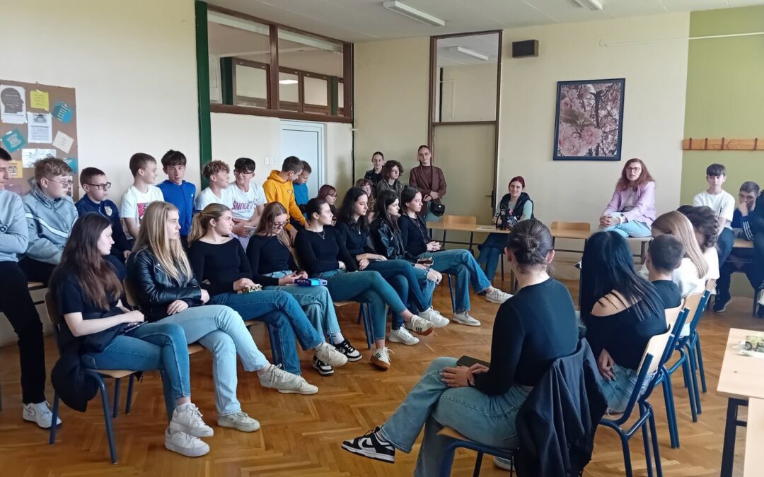 Dan otvorenih vrata u Srednjoj školi Isidora Kršnjavoga: Održana debata na temu “Povezuje li nas internet ili nas razdvaja?”