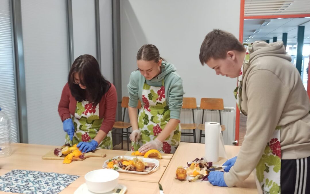 Učenici 1. OPO izrađivali bioenzim od organskog otpada